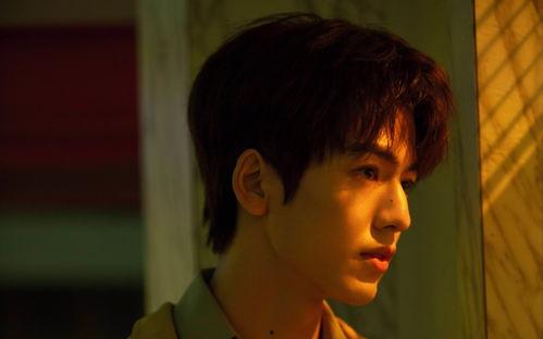 吃瓜娱乐圈张凌赫,娱乐圈的瓜田新秀，星光熠熠的蜕变之路