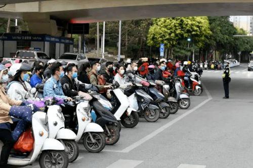 吃瓜娱乐酱电瓶车