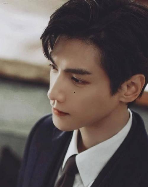 吃瓜娱乐圈八卦罗云熙,娱乐圈的瓜田，他的瓜香四溢